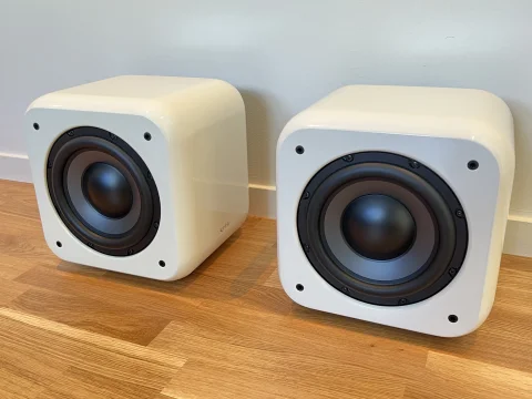 2 stycken 8-tums subwoofers fr&aring;n Infinity i v&auml;ldigt bra skick