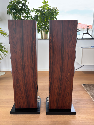 Bowers & Wilkins 704 s3
