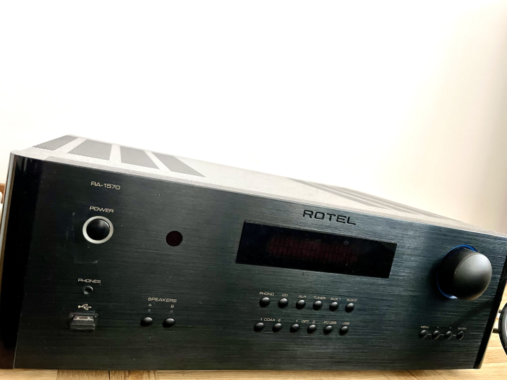 Rotel RA-1570