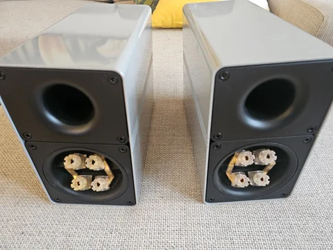 Elac 305