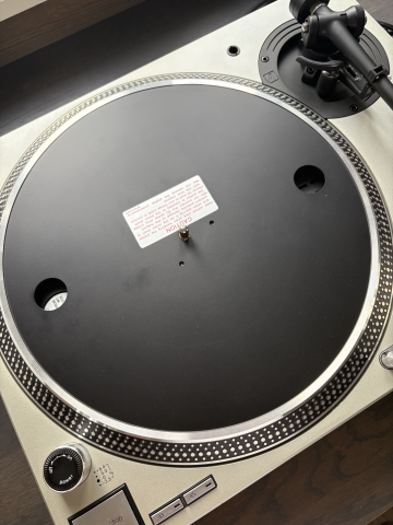 Technics SL 1200 MK5 med Rega RB330 arm