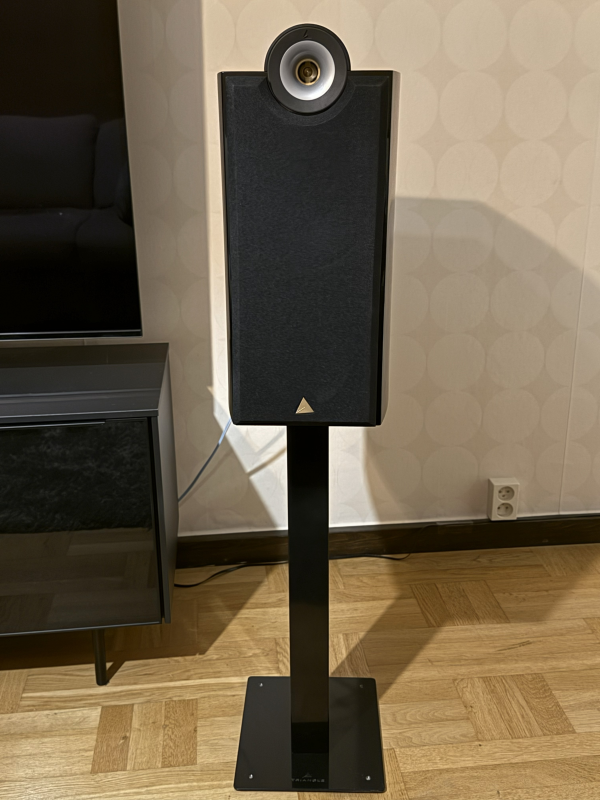 Triangle Genese Trio Jubileum – svart högblank, stativ ingår - Bild 1 av 6