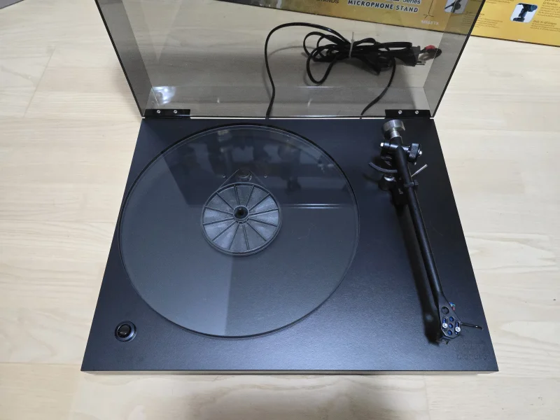 Rega Planar 3 med RB300 tonarm - Knappt anv&auml;nd, helt orginal - Bild 2 av 8