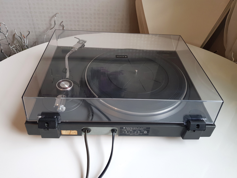 SANYO TP 1005U Semiatomatisk Skivspelare - Bild 9 av 9