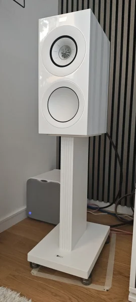 KEF R3 Meta + KEF S3 Stativ, vita h&ouml;gblank, nyskick - Bild 3 av 4