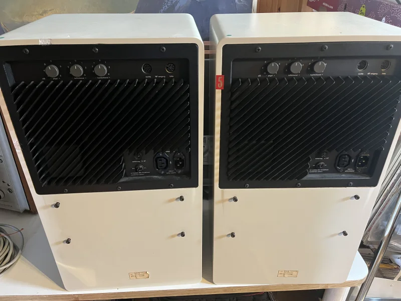 Braun LV 720.Nu Go jul pris 6.995:-  2st aktiv h&ouml;gtalare  Nyservade och &aring;ter i full funktion - Bild 4 av 5