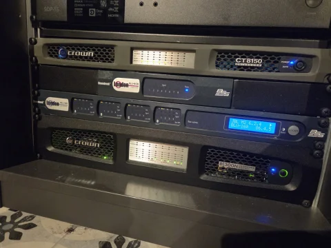 Crown DCI 8/300n - 8ch slutsteg med DSP Crown DCI 8/300n - 8ch slutsteg med DSP