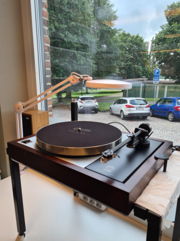 Linn Lp 12 med plint i Gran betsad Rosenut fint skick.