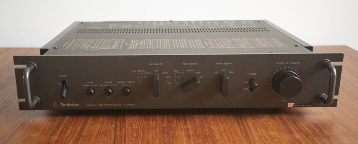 Technics SU-9070 - Stereo Flat Pre-amplifier (1976-81)