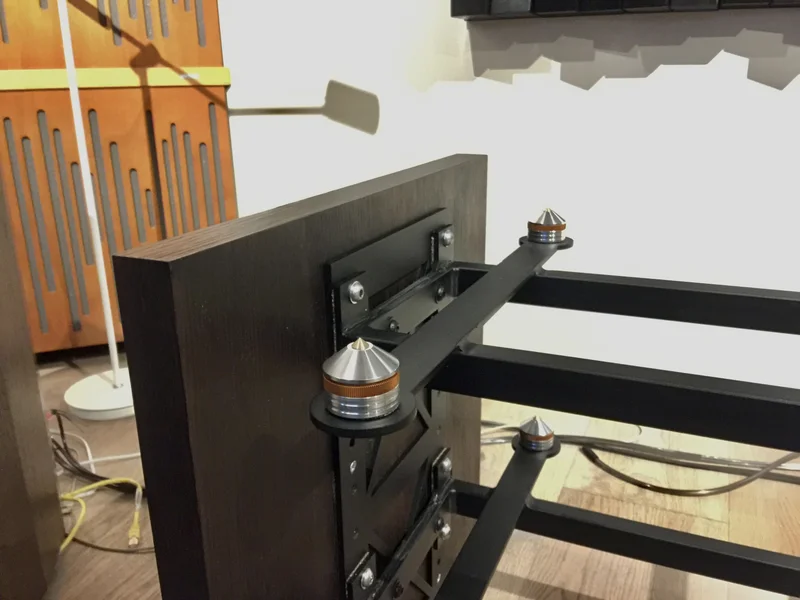 Hifi-B&auml;nk - Bild 1 av 4