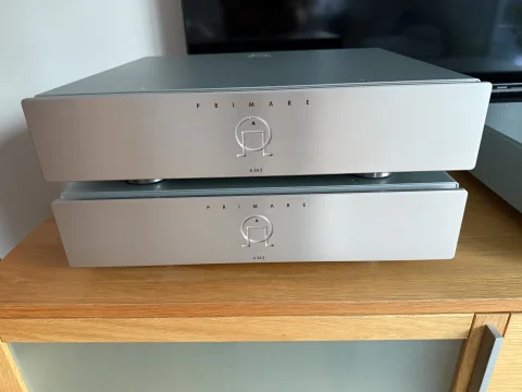 Ett par Primare A34.2