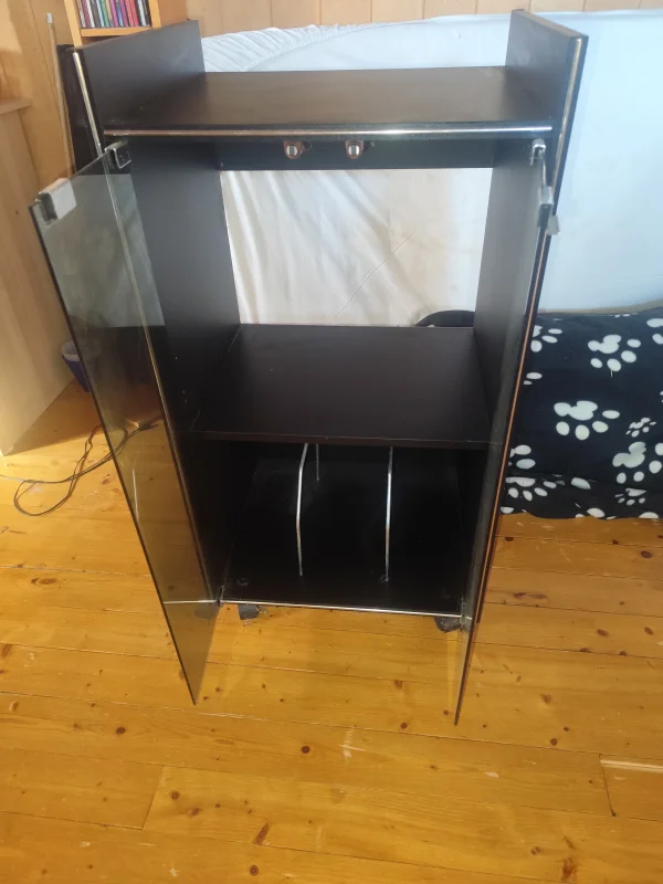 Stereom&ouml;bel / HiFi-rack fr&aring;n 90-talet f&ouml;r skivspelare och stereo - Bild 3 av 6