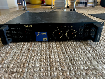 YAMAHA P3200 POWERAMPLIFIER SLUTSTEG 