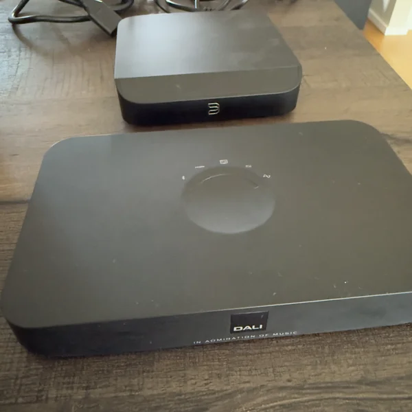 DALI Oberon 7C Komplett Premium-System – Bluesound / Subwoofer / Sound Hub DALI Oberon 7C Komplett Premium-System – Bluesound / Subwoofer / Sound Hub - Bild 4 av 5
