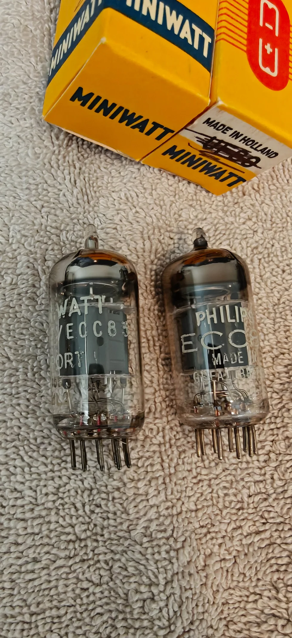 Ett par Philips ECC 83!