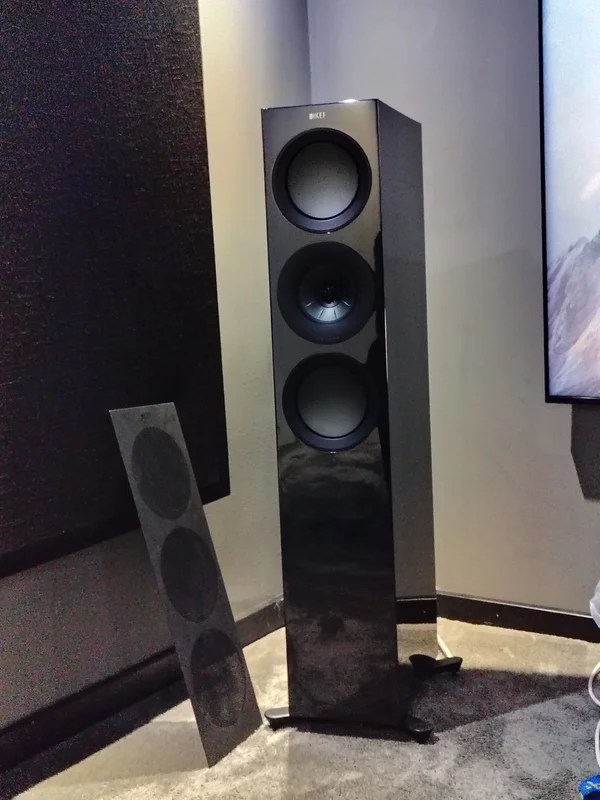 KEF R7 i fint skick  - Bild 1 av 2