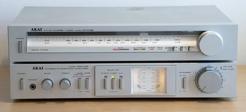 Akai AM-U01 Stereo Amplifier & AT-K02 AM/FM Stereo Tune...
