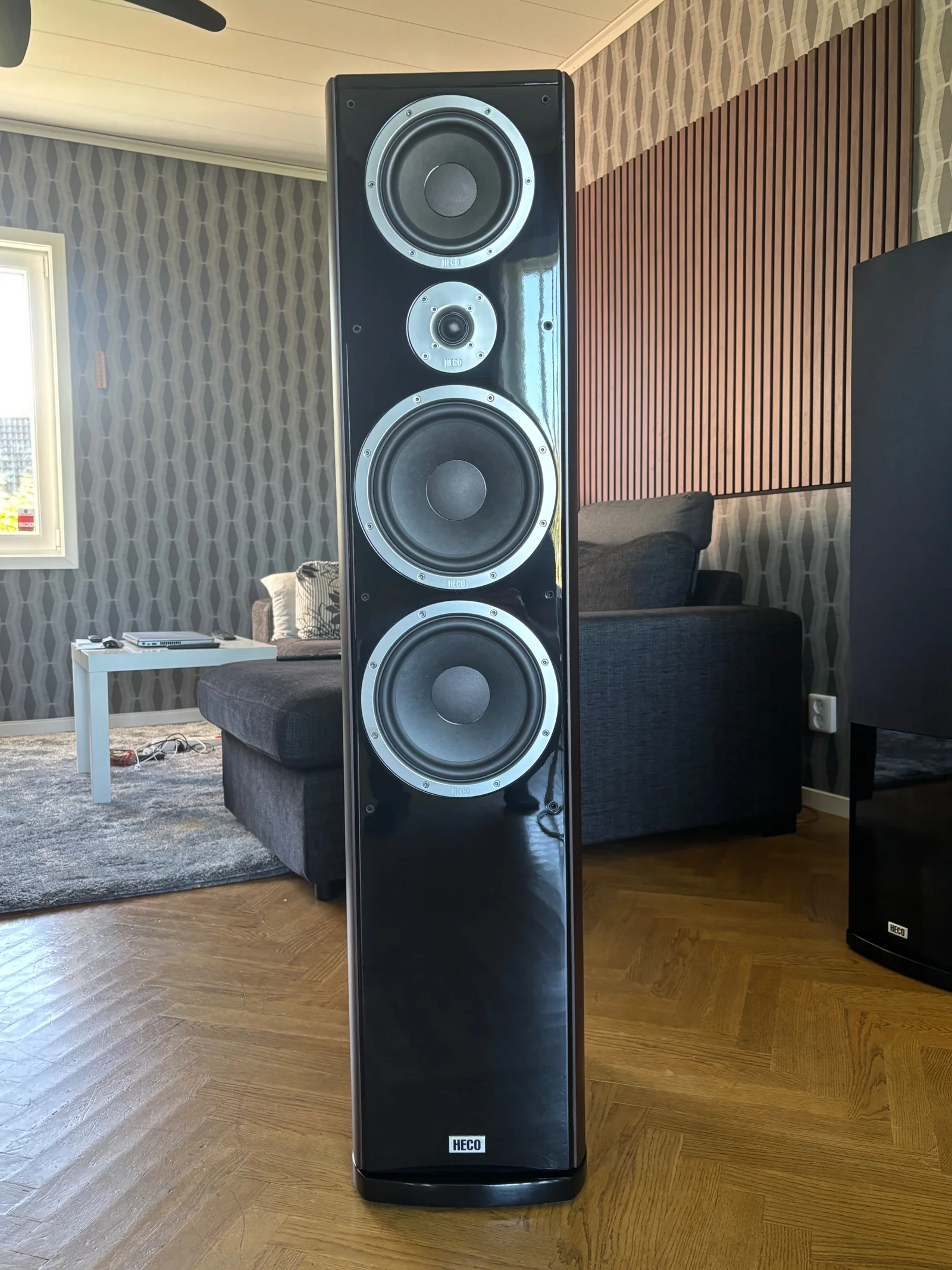 Heco Music Style 1000 Espresso – Nyskick (1 ägare, kartonger)