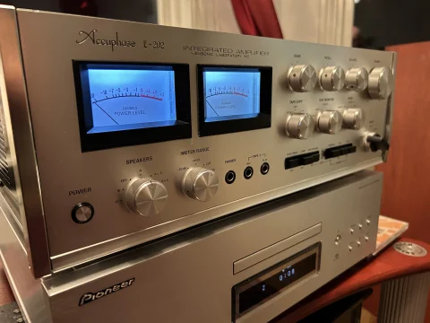Accuphase E-202