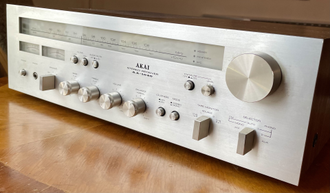 AKAI Stereo receiver AA-1040