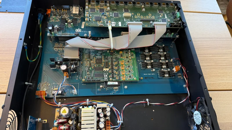 ADA Cinema Rhapsody Mach IV B &ndash; balanserat f&ouml;rsteg/processor &ndash; HDMI 8x2, projekt - Image 2 of 3