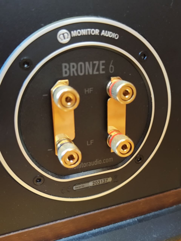 1 par Monitor Audio Bronze 6 Valnöt