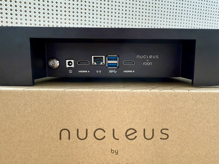 Roon Nucleus inkl internt flashminne 2TB och WireWorld USB-kabel