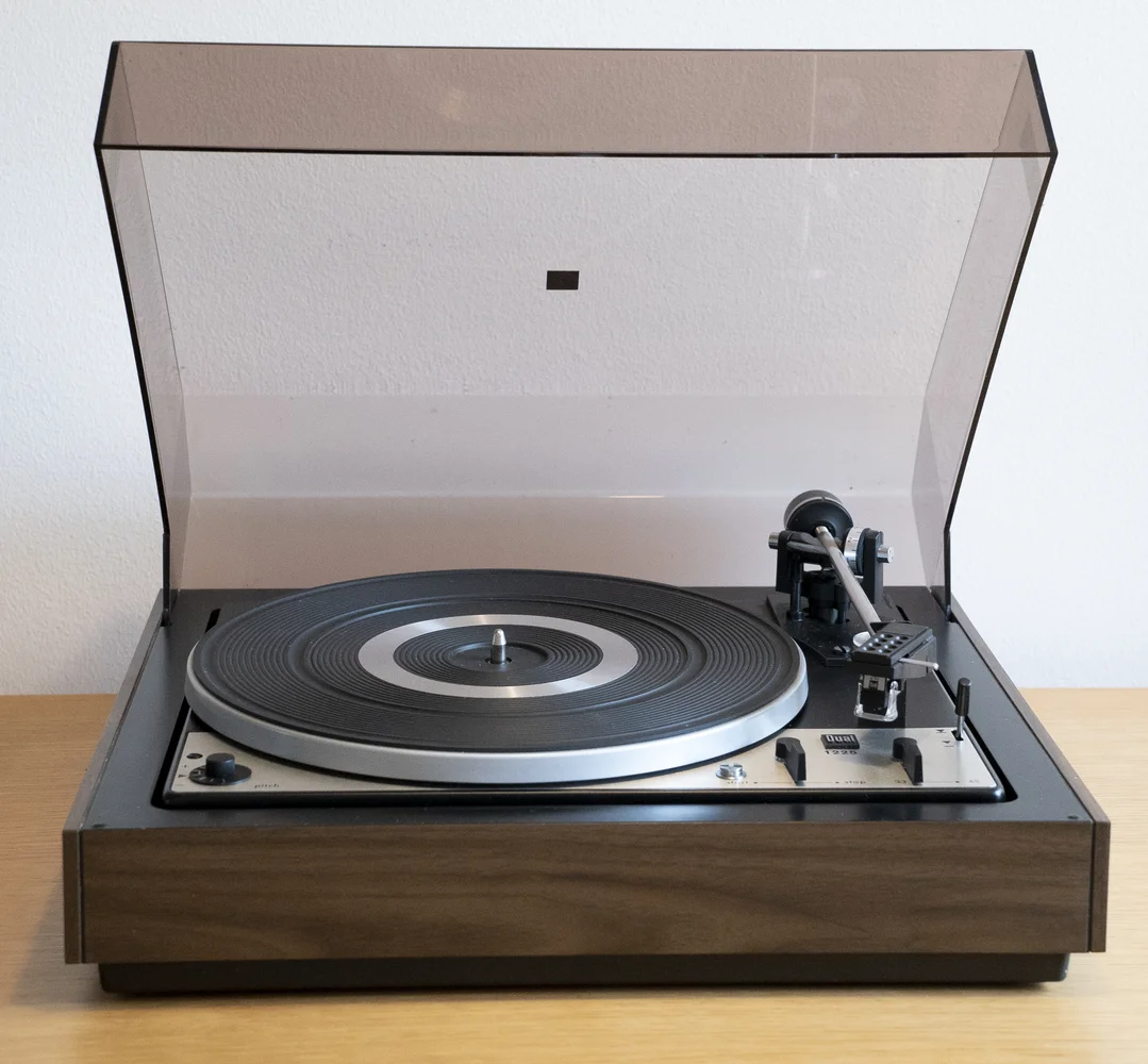 Dual 1225 2-Speed Idler-Drive Turntable