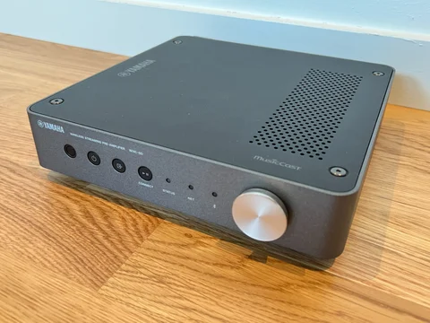 Yamaha WXC-50 i toppenskick