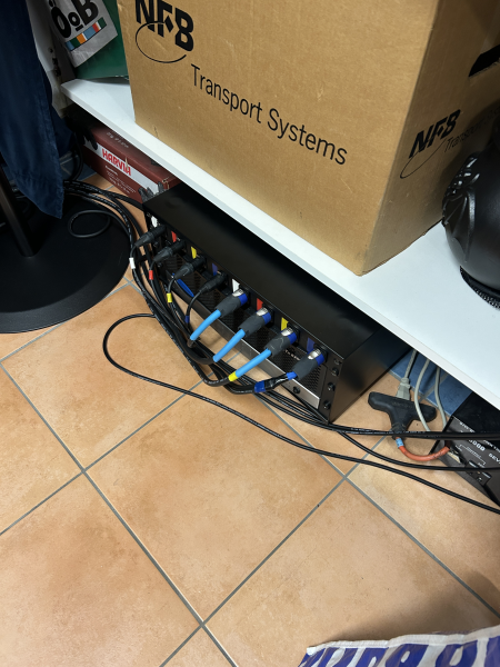 JBL HiFi JBL M2 utmanare till kaffepris med Crown förstärkare och BSS DSP  - Bild 2 av 4