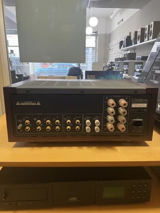 Luxman L-305