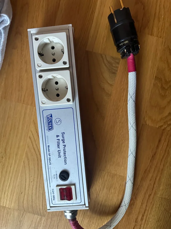 M&auml;ngder av blandade hifi tillbeh&ouml;r  - Bild 22 av 24