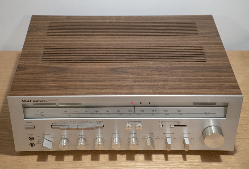 Akai AS-1070 Solid State FM/AM/MPX 4-Channel Stereo Receiver (1976-77) - Bild 2 av 5