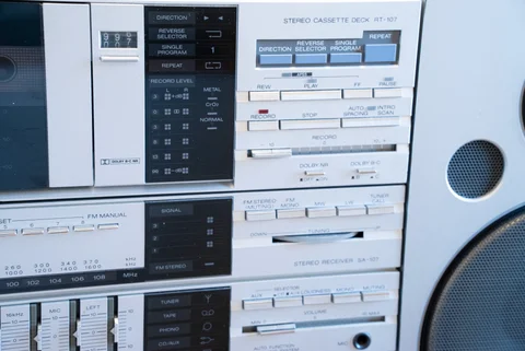 Sharp Stereopaket med unik helautomatisk skivspelare, kassettd&auml;ck & receiver