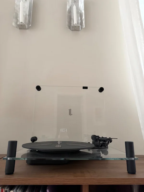 Transparent vinylspelare i svart - Bild 2 av 12