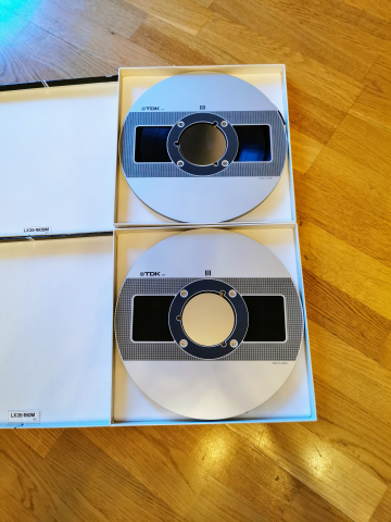 6 stycken TDK 10,5" metallband 