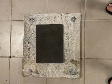 TUNG  STENSKIVA   53 x 47
