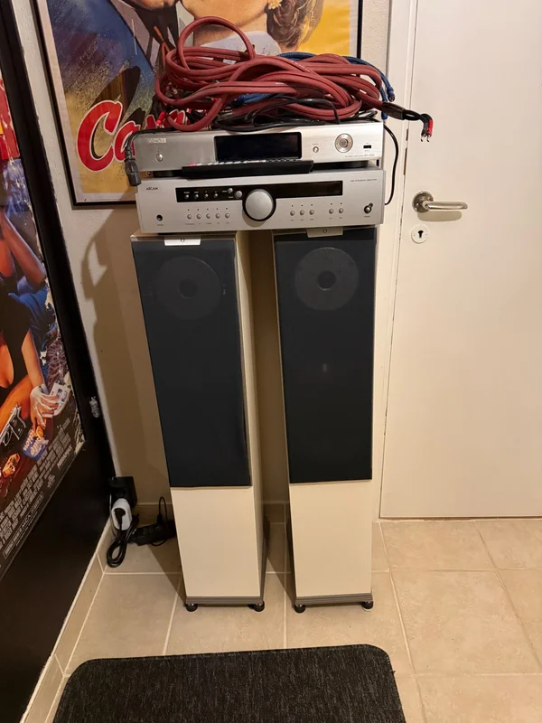 High-end tv&aring;kanal - Audiovector Mi3 Signature, Arcam A-90 samt Denon streamer - Bild 1 av 8