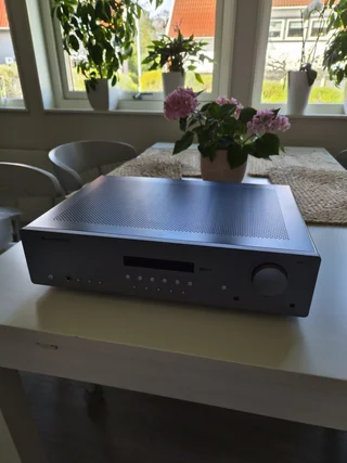 Cambridge AX R100