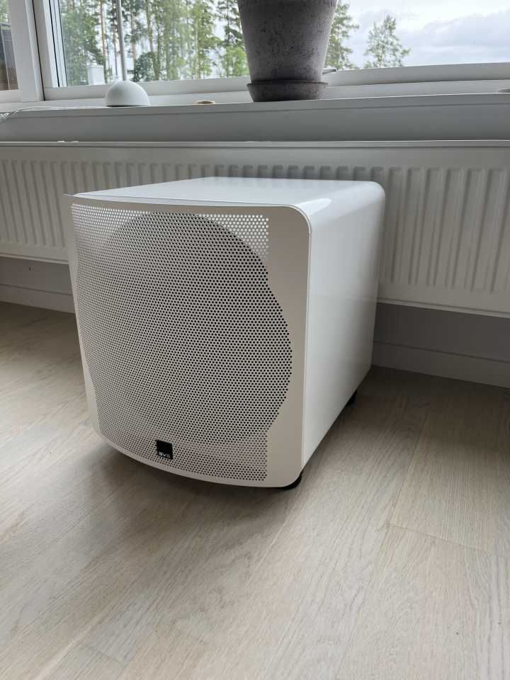SVS SB300 subwoofer med soundpath dämpfötter