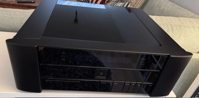 Meridian 861v8 Reference Digital Surround Sound Controller - Image 2 of 4