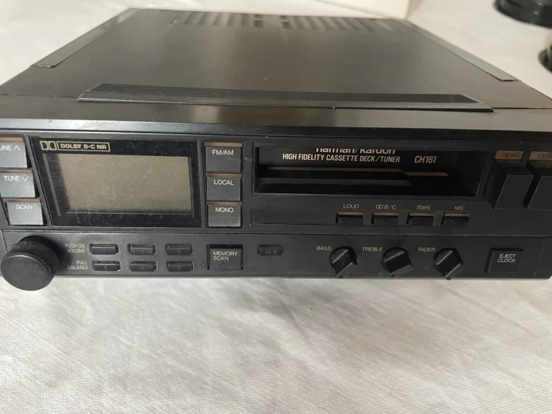 Bilstereo med kassettbandspelare Bilstereo med kassettbandspelare - Bild 1 av 1