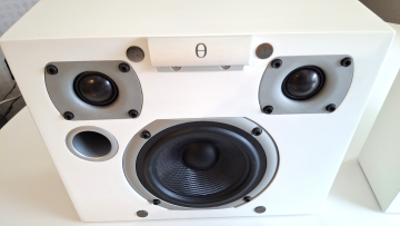 Audiovector K-X high-end vägghögtalare