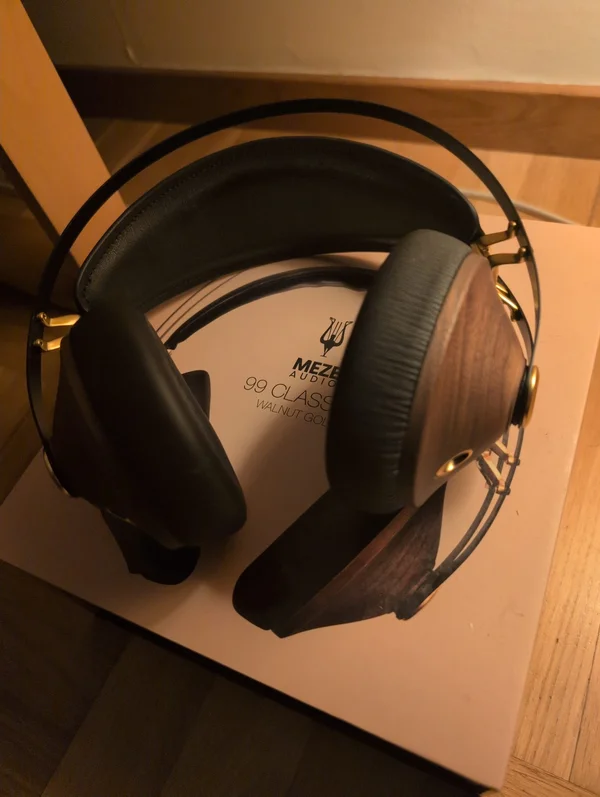 Meze 99 Classics Walnut Gold - Bild 1 av 3