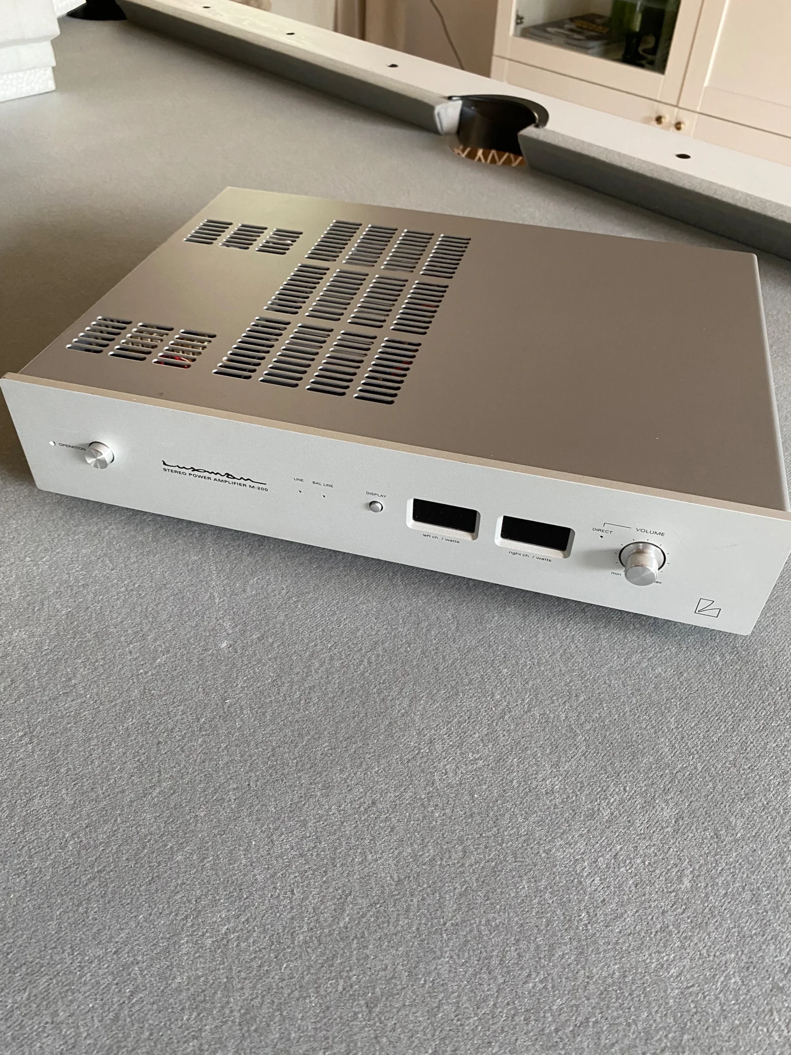 Luxman M-200