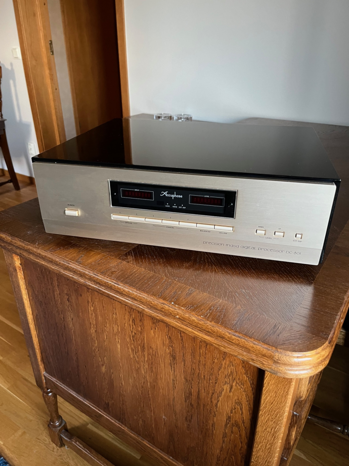 Accuphase DC801