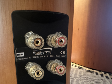 Bowers & Wilkins 804 Nautilus