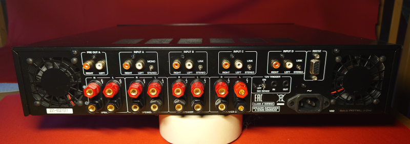 Rotel RKB-8100 8-kanals slutsteg - Bild 2 av 4