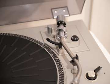 Akai AP-007 Direct-Drive Fully-Automatic Turntable