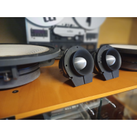 JBL 2402 inkl hållare.